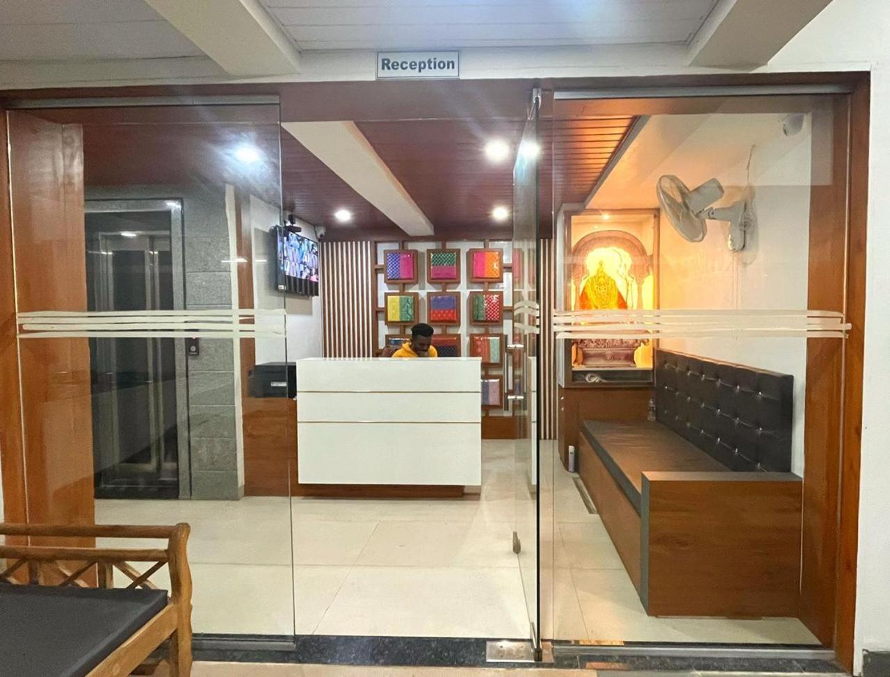 Hotel Ambai Executive Tuljapur ภายนอก รูปภาพ